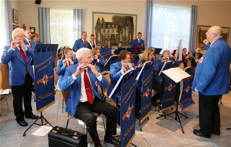 Unter der Leitung von Uwe Haubrichs spielte der Tambourcorps ein beeindruckendes Konzert. -StF-