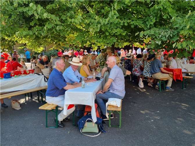 Unter der Linde. Fotos: privat