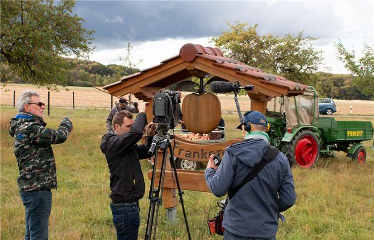 Unter der Regie von Elmar Bapst wurde das Apfeldorf bei den Dreharbeiten vom SWR Fernsehen in Szene gesetzt.Fotos: R. Friedsam