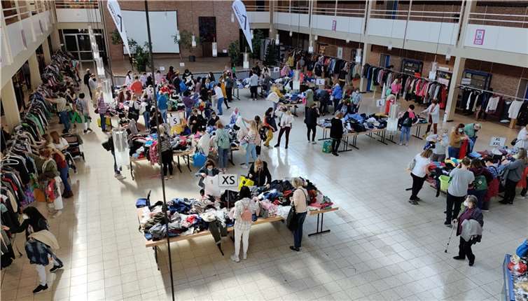 Unter fast „normalen“ Bedingungen fand in Höhr-Grenzhausen am Samstag, den 26. März 2022 der 24. Frauensachenflohmarkt für Frühjahrs- und Sommermode des Jugend- und Kulturzentrum „Zweite Heimat“ und des AWO Ortsverein Höhr-Grenzhausen statt. Foto: privat