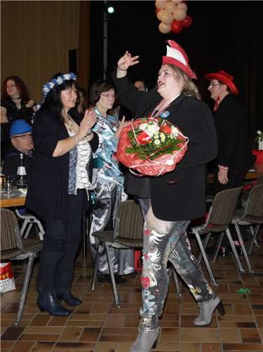 Unter großem Applaus verabschiedete sich die letztjährige Prinzessin Janina I..