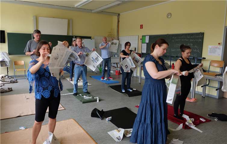 Unter professioneller Anleitung absolvierten die Schauspielerinnen und Schauspieler ein tolles Stimmtraining, das als Vorbereitung auf die diesjährige Theateraufführung dient.privat