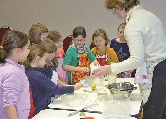 Unter professioneller Anleitung bereiteten die Kinder eine gelungene Mahlzeit. privat