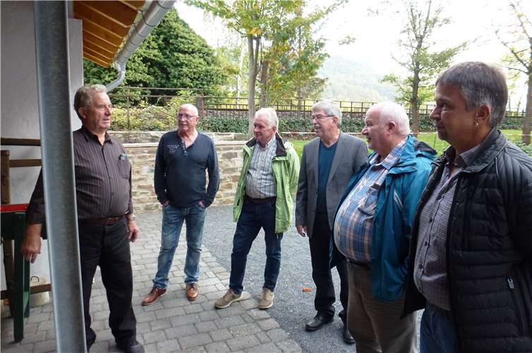 Unter sachkundiger Führung des aktiven Kultur- und Heimatvereinsmitgliedes Hans Bauling besichtigten SPD-VG-Räte das Heimat- und Weinmuseum in Gondorf. v.li.: Hans Bauling, Hans-Josef Probst, Bernhard Hoffmann, Klaus Frevel, Hans-Jürgen Caspari und Helmut Ackermann.privat