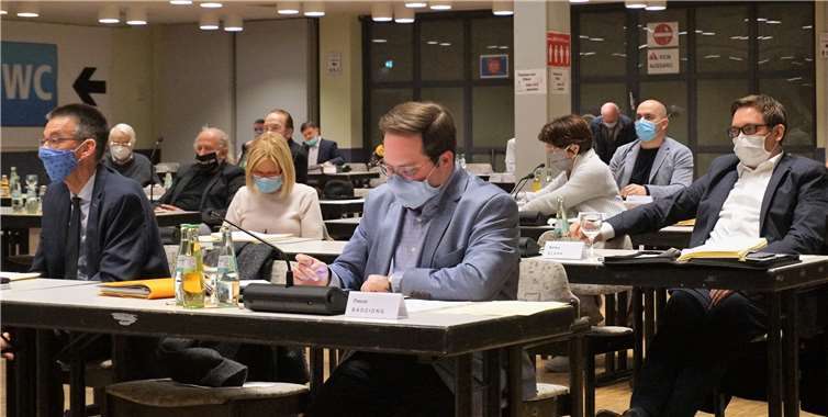 Unter strengen Hygienemaßnahmen tagte der Stadtrat, um wichtige Beschlussvorlagen zu verabschieden.Fotos: FF