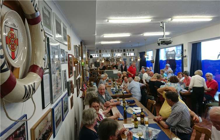 Unter strenger Beachtung der Drei-G-Regeln fand ein geselliger Backsabend statt.Foto: privat