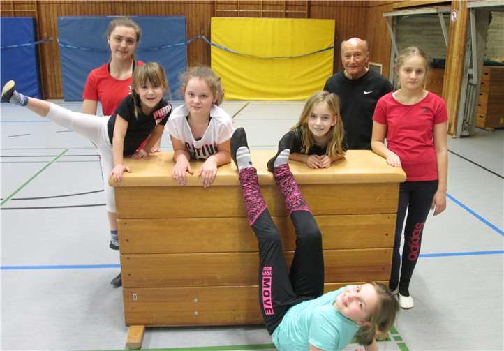 Unter versierter Leitung können Kinder und Jugendliche jeden Freitag in Burgbrohl turnen. privat