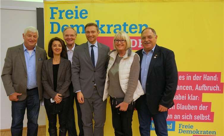 Unter viel Beifall beantwortete Lindner viele Fragen bei einer Öffentlichen Veranstaltung.Privat