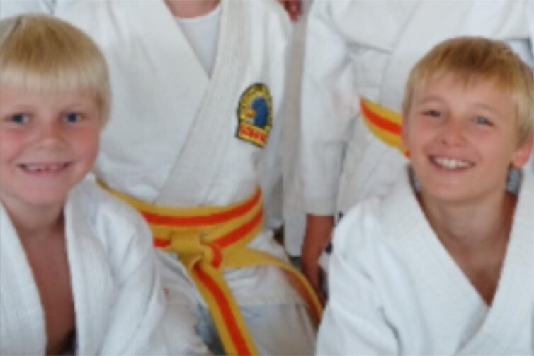 Untere Reihe: Jonah Kolhaas und Simon Rosenzweig.