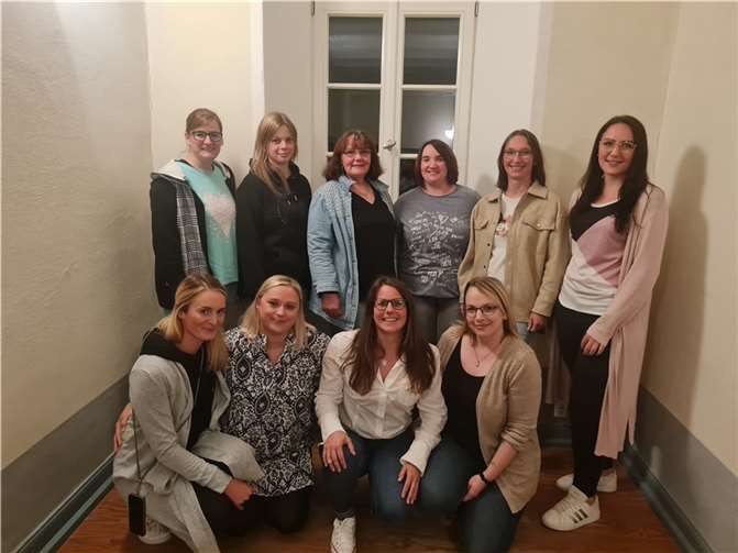 Untere Reihe v. links nach rechts: Malin Ackermann, Anna Jakobs, Christine Winnichner, Angi SchoppObere Reihe v. links nach rechts: Stefanie Degen, Janine Betist, Elke Becker, Simone Paul, Maria Kunze, Jessica Kauert. Foto: privat
