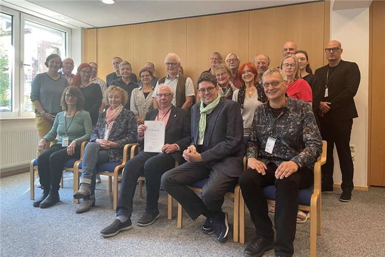Untere Reihe v.l. Irene Ostertag BDAT-Geschäftsführerin, Barbara Schilling-Novak, Hans Schilling, Simon Isser BDAT-Präsident, Frank Grünert BDAT Vizepräsodent. Foto: Julia Lieth BDAT Berlin