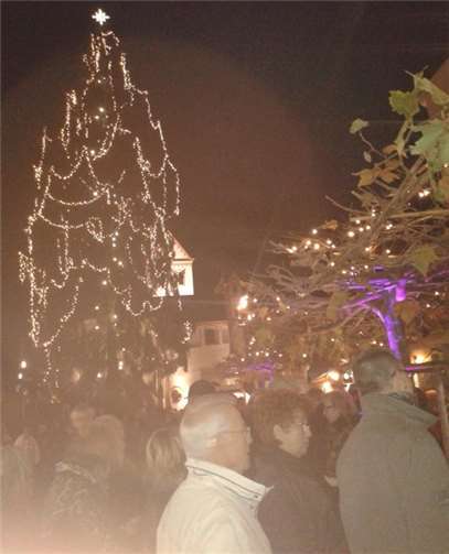 Untermalt von Medardus-Kantorei und Kirchenchor St. Marien wird am 21. November der Bendorfer Weihnachtsbaum erleuchtet. privat