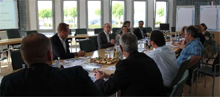 Unternehmen aus der Region Weißenthurm diskutierten mit Vertretern des JobcentersMayen-Koblenz und der Verbandsgemeinde Weißenthurm unter anderem über Arbeitgeber-attraktivität und die Vermittlungsqualität durch Jobcenter und Agenturen für Arbeit.privat