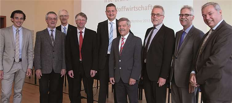 Unternehmer sowie Vertreter der rheinland-pfälzischen und hessischen Ministerien trafen sich zur Diskussion.Juraschek