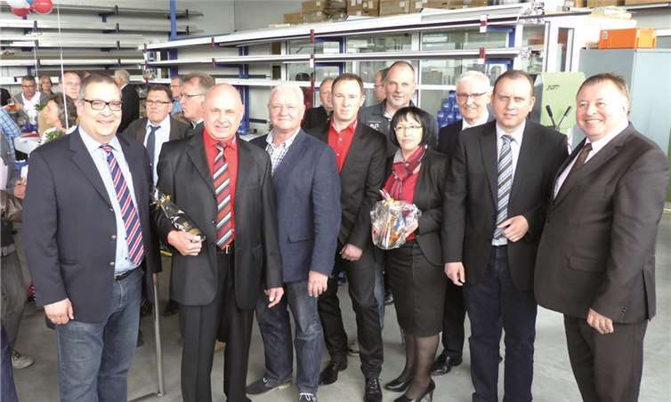 Unternehmerfamilie und Gäste feierten den Neubau des Betriebes im Kempenicher Gewerbegebiet.WM