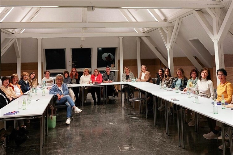 Unternehmerfrauen erleben in der AhrAkademie inspirierenden Vortrag von Dirk Gemein „Glück ist lernbar - wie Achtsamkeit dein Leben radikal verändert“