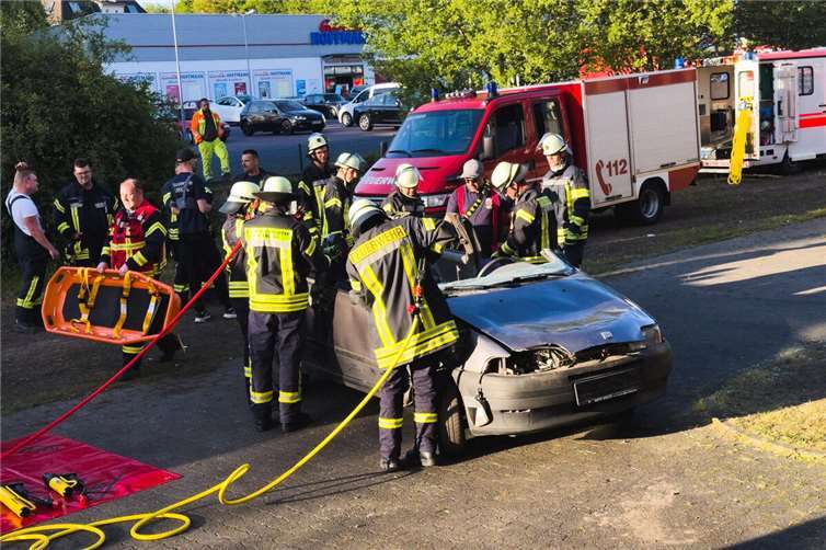 Feuerwehr probt Ernstfall in Unkel Unterschiedliche Einsatzszenarien wurden geprobt. Foto: Max Nusinger