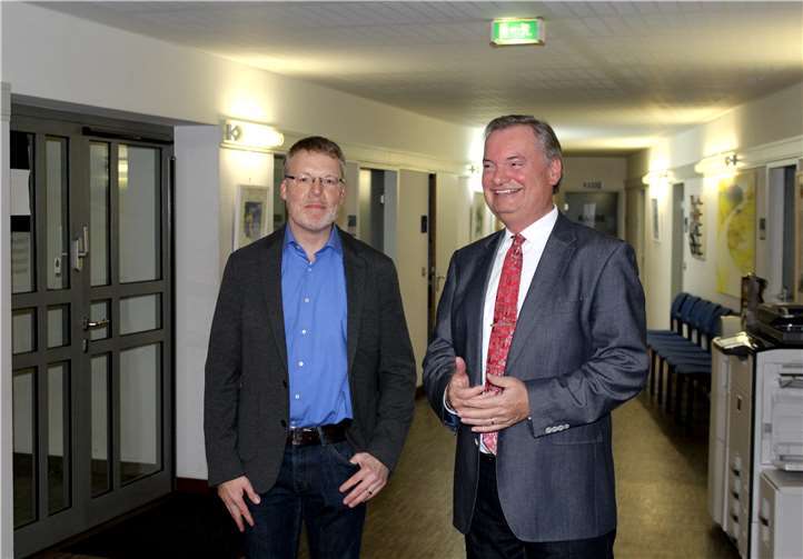 Unterschiedliche Gemütslagen spiegelten die Gesichter der Kandidaten zur Halbzeit der Auszählung wider.