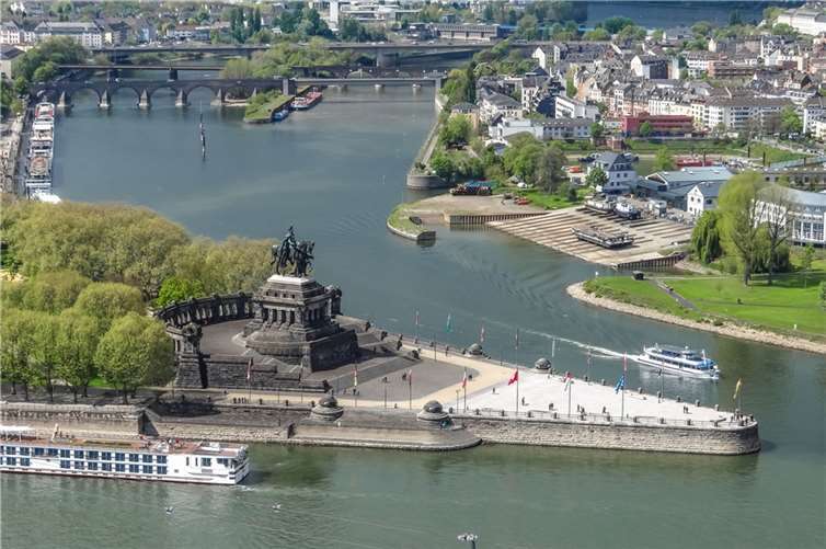 Unterschiedlichste Verbände und Organisationen für die nächsten Tage Versammlungen, Mahnwachen und Aufzüge angemeldet. Die Polizei rechnet mit Behinderungen.  Foto: pixabay/mobasoft24