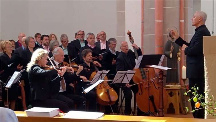 Unterstützt wurden die Sängerinnen und Sänger von einem Orchester. Foto: privat
