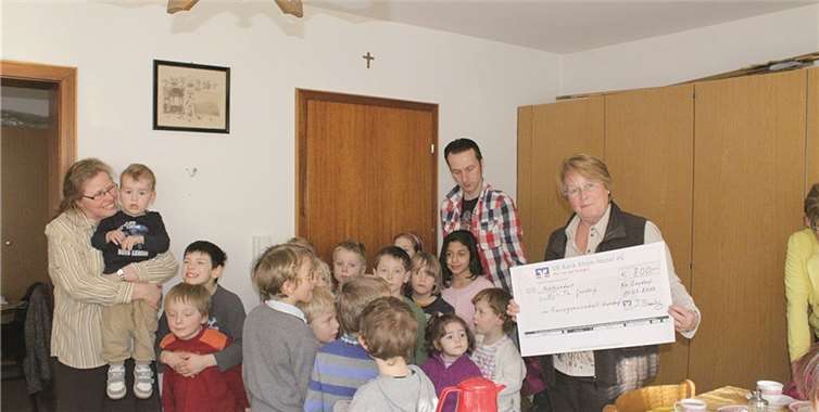 Unterstützung erhielt der Gondorfer Kindergarten von der Frauengemeinschaft St. Johannes Ap.privat