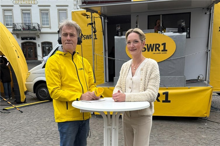 Unterstützung erhielt die Stadt dabei unter anderem von Liv Hinz vom Brautmodenladen Livamour.