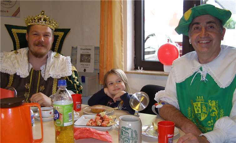 Unterstützung für eine gute Sache (v. l.): Tim Herrmann mit Tochter Tilda und Edgar Girolstein.