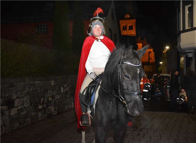 Unterwegs als St. Martin: Katja Lenz aus Oberzissen mit ihrem Pferd Liberty.