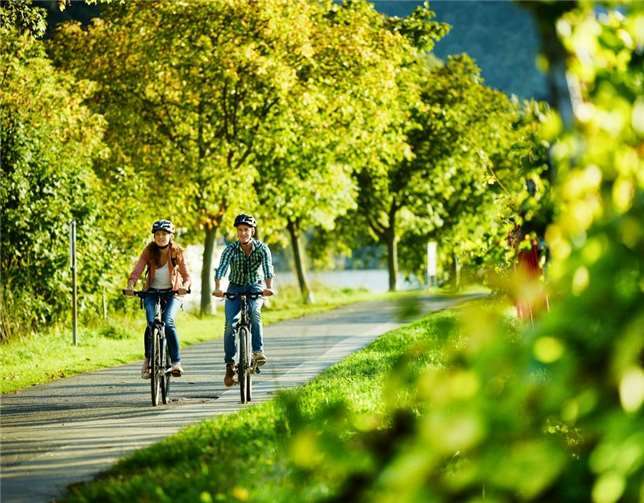 Unterwegs auf dem Moselradweg.Mosellandtouristik, C. Arnoldi