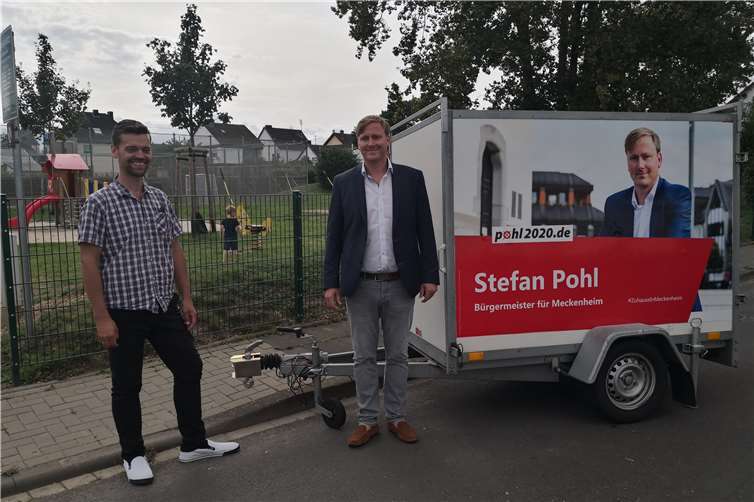 Unterwegs mit seinem Wahl-Anhänger (re.): Stefan Pohl. Foto: privat