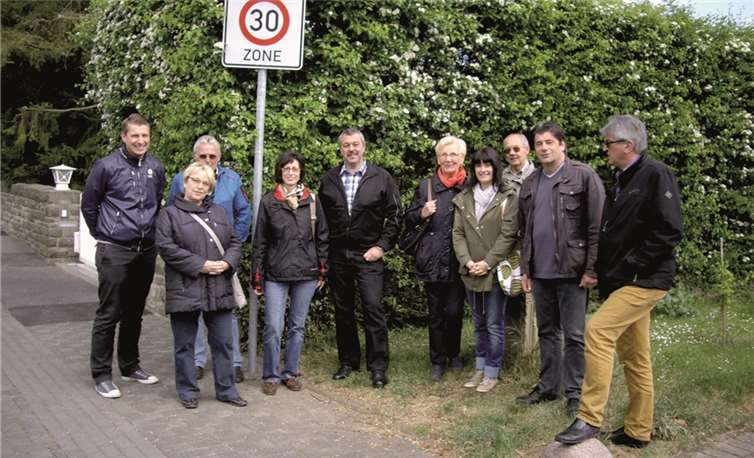 Unterwegs vor Ort (von links): Arnold Joosten, Anne Theuer, Albert Flügger, Katja Bell-Bodenbach, Manfred Schmitz, Anneliese Schwickert, Nina Fuchs, Siegwart Sassor, Michael Jungk und Leo Bell.privat