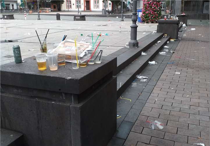 Unzählig viel Müll wird einfach vor Ort gelassen.