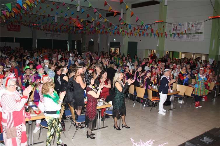 Unzählige Feierlustige waren ins Vettelschoßer Forum gekommen.