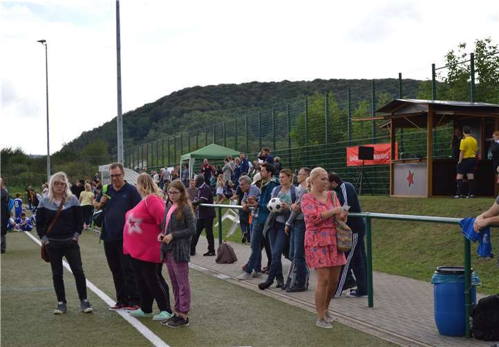 Unzählige Zuschauer bevölkerten den Kripper Sportplatz