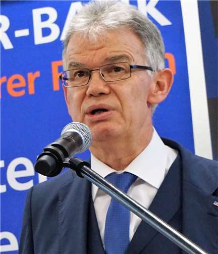 Unzufrieden ist VR-Bank Vorstandssprecher Andreas Harner mit der Null-Zins Politik der Europäischen Zentralbank.