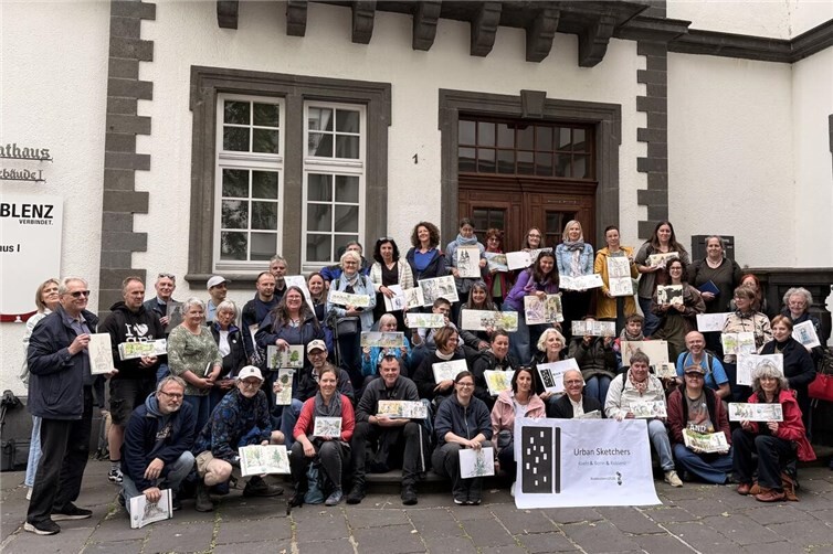 Urban Sketcher aus Koblenz, Bonn und Köln vor dem Koblenzer Rathaus