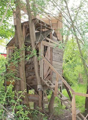 Urbar. In den Sommerferien bleibt der Bauspielplatz in Urbar geschlossen. Danach geht es aber natürlich wieder mit vollem Elan und viel Begeisterung weiter! Am Samstag, 24. August um 11.00 Uhr wird das „Picknick auf dem Bauspielplatz“ stattfinden. Bringt eine Decke, Kleinigkeiten zum Essen, etwas zu Trinken, Teller und Becher mit. Natürlich sind auch Eltern, Großeltern und Interessierte mit Kaffee und Kuchen hoch willkommene Gäste!privat