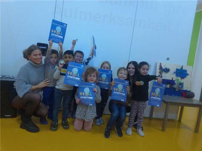 Urkunde und Magnete als Auszeichnung für die Klimadetektive.Foto: privat