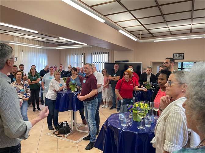 Urmitzer Gastfreundschaft: Canapés und Gespräche fördern das Kennenlernen. Foto: Petra Bahl