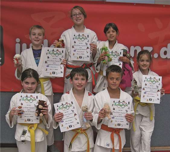 Urmitzer Judoks U12 v.l.: unten: Isabelle Heier, Nico Schnapp, Maurice Leufgen, oben: Fabian Oden, Tamara Strempel, Janina Scharnbach, Zoey Kollewe).