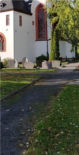 Urnen- statt Sargbestattung, freie Flächen und ungenutzte Kapellen. Überall sind die Friedhöfe im Wandel, und der Kirchhof auf der Insel Niederwerth macht dabei keine Ausnahme.