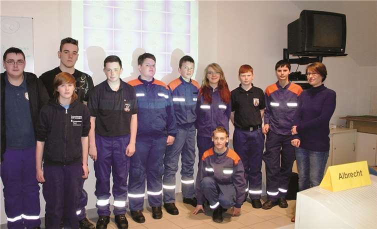 Ursula Albrecht (r.) von der Verbraucherzentrale Rheinland-Pfalz entwickelte gemeinsam mit Kreisjugendfeuerwehrwart Dieter Zimmermann Inhalte zu einem Workshop „Neue Medien“.privat