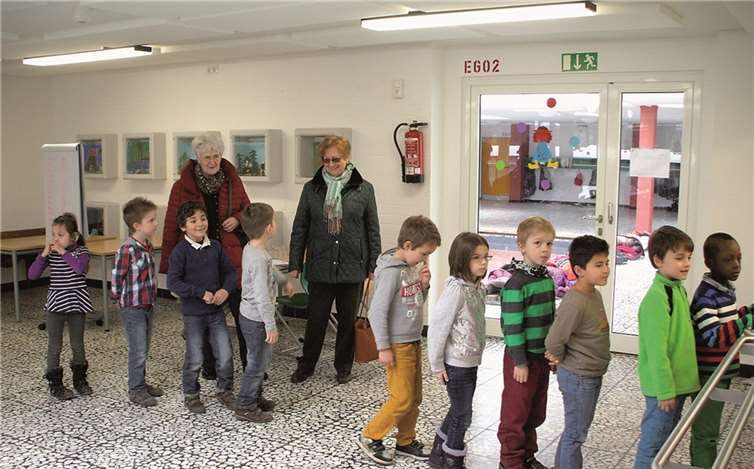 Ursula Bremm (li.) und Gabriele Groß zu Besuch bei den OGS-Kindern an der KGS Meckenheim. Stadt Meckenheim