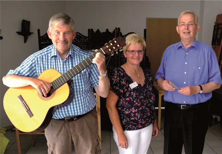 Ursula Ewens bedankte sich bei Hans Wohlgemuth (li.) und Hermann Dötsch (re.) für die gelungene Veranstaltung. Oswald Senner