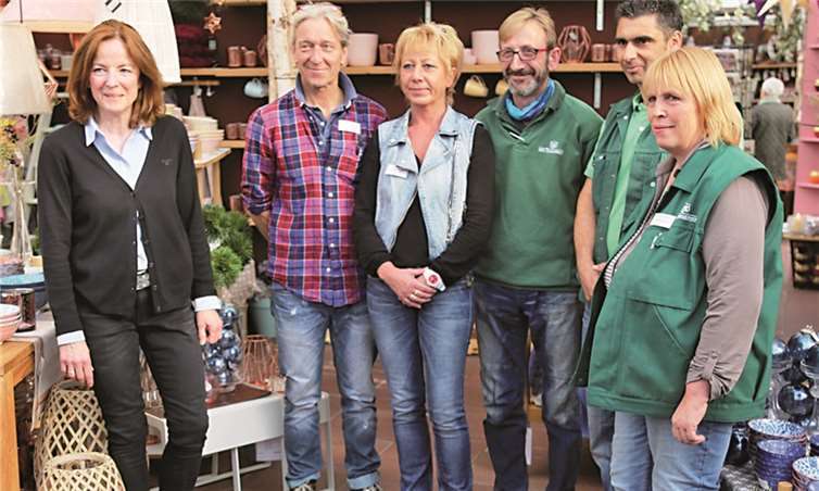 Ursula Ley präsentiert mit ihrem Team die Herbstausstellung.StF