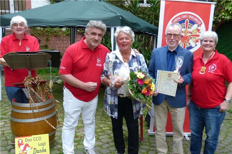 Ursula Schickel (Mitte) und Otmar Gies (2.v.r.)sind schon seit 60 Jahre Mitglieder des CCO.