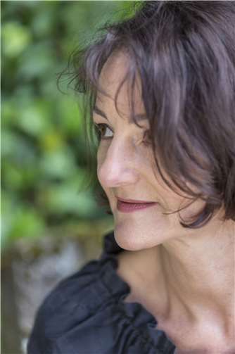 Ute Bales liest aus ihrem Pitt Kreuzberg-Buch „Unter dem großen Himmel“.  Michael Spiegelhalter