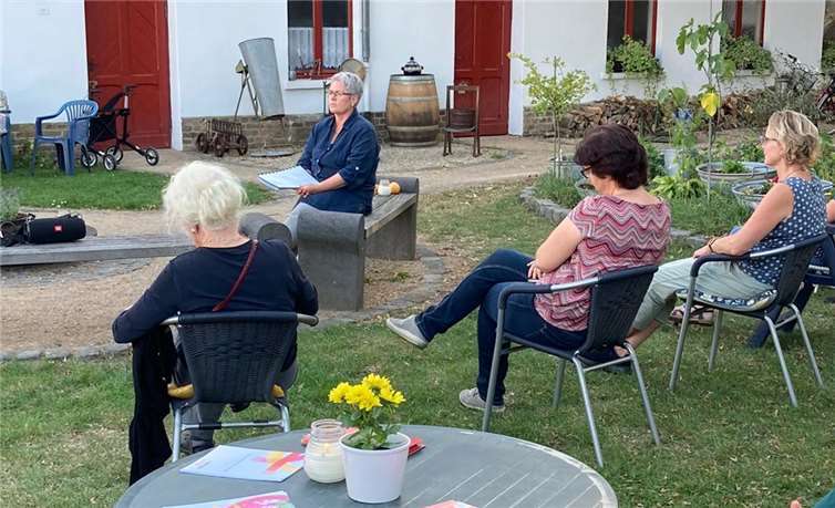 Ute Bockshecker hatte wunderbare zum Nachdenken anregende Texte und Musik zusammengestellt. Fotos: privat