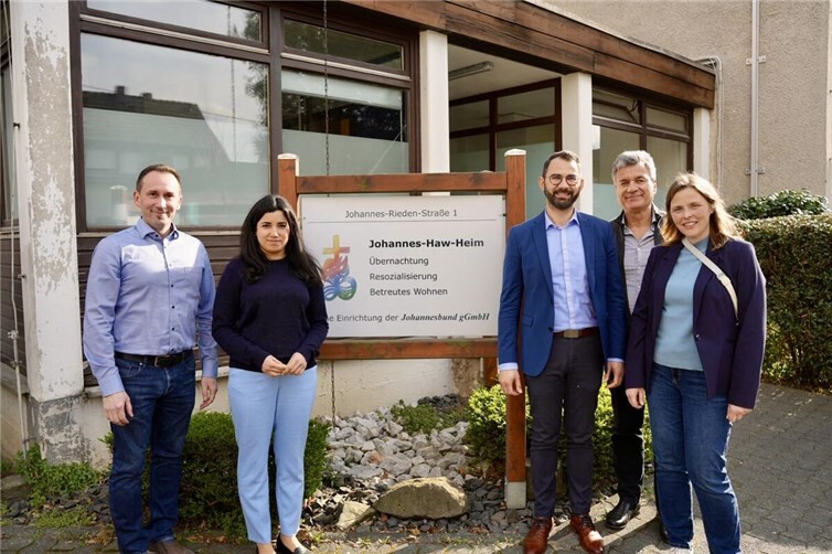 Ute Ernst, Misbah Khan und weitere Grüne beim Johannes Bund in Leutesdorf.