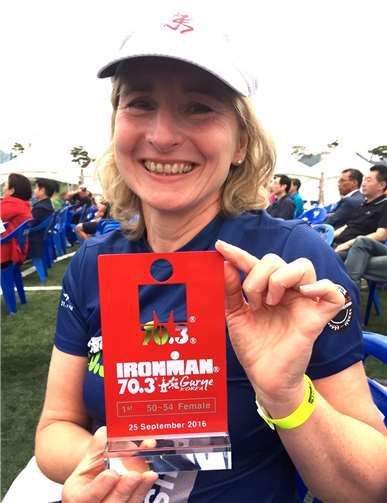 Ute Simon-Adorf ist Siegerin des Ironman-70.3-Rennens, Klasse 50-54.